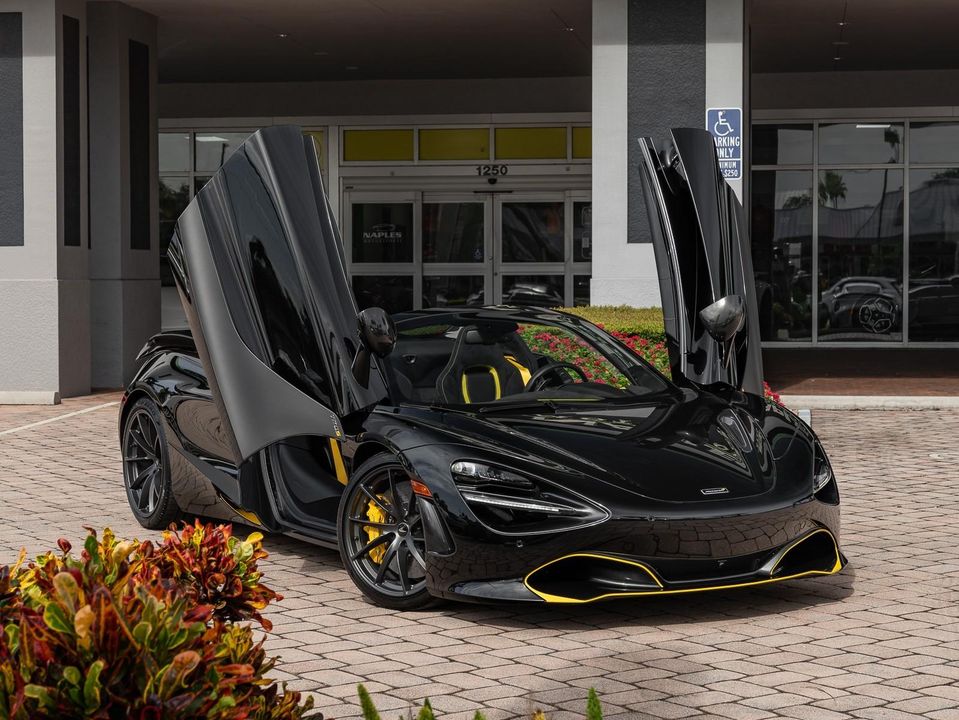 2022 McLaren 720S