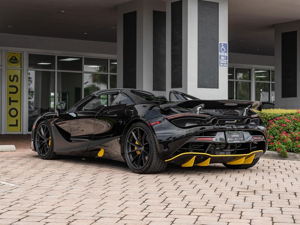 2022 McLaren 720S