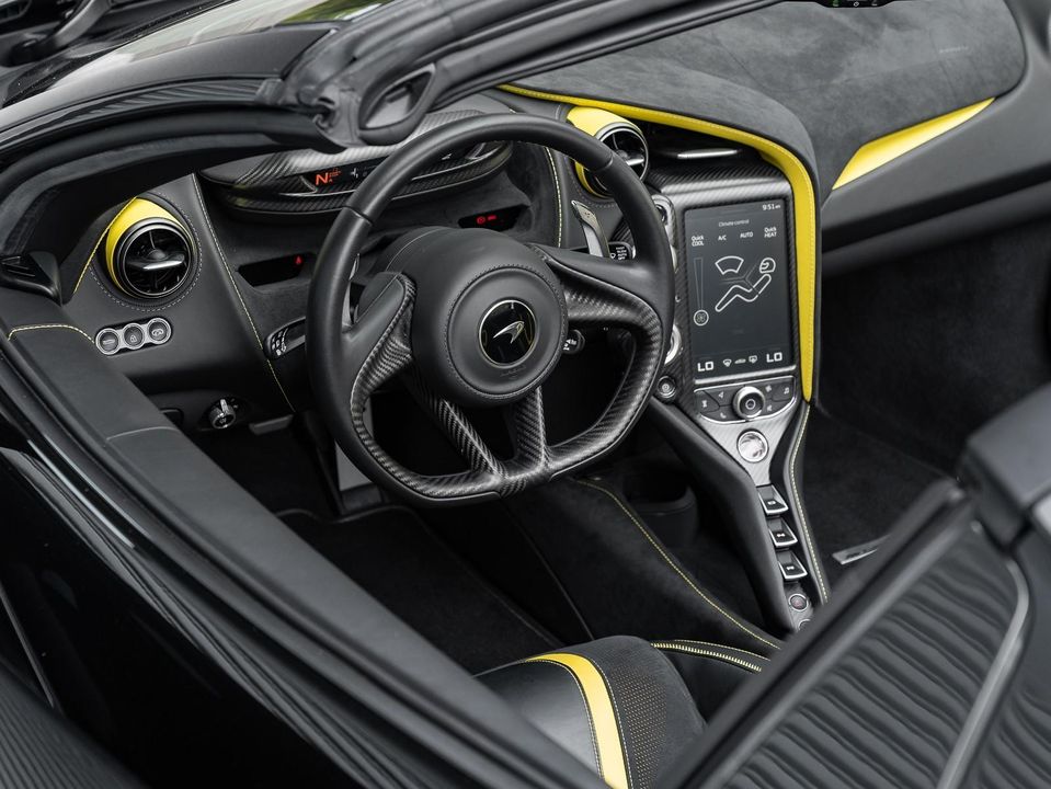 2022 McLaren 720S