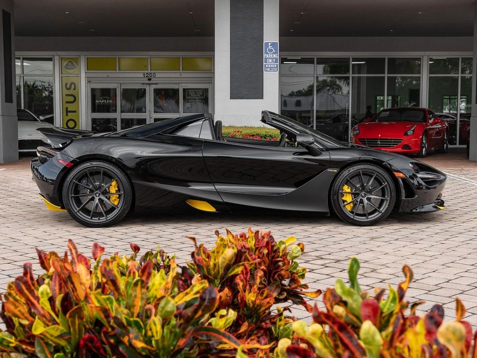 2022 McLaren 720S