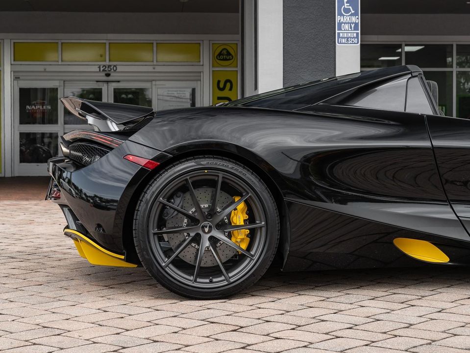 2022 McLaren 720S