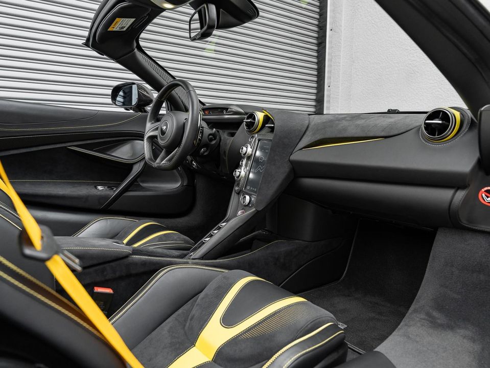 2022 McLaren 720S
