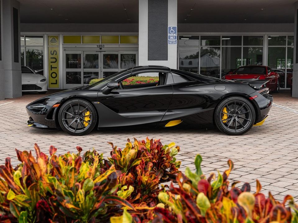 2022 McLaren 720S