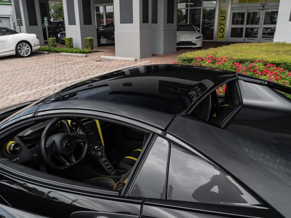 2022 McLaren 720S