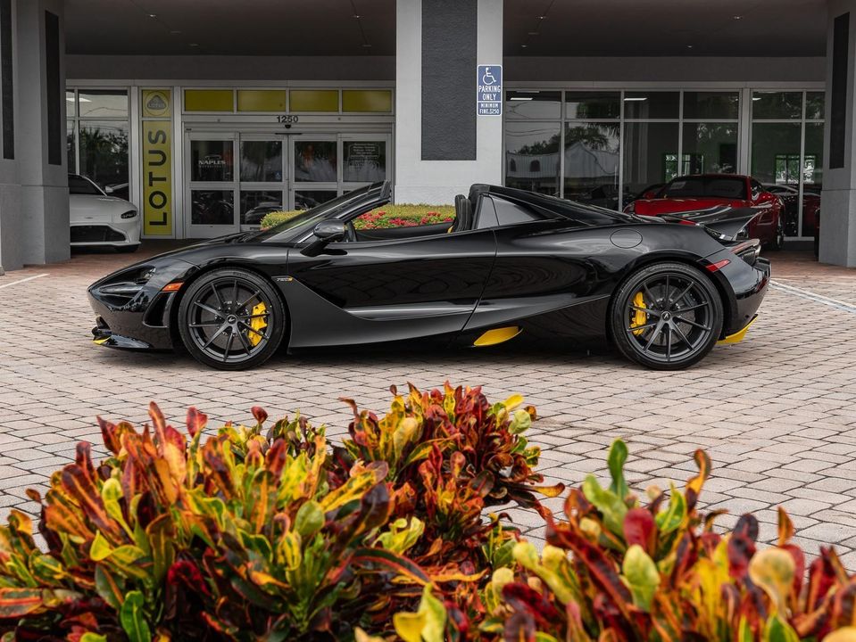 2022 McLaren 720S