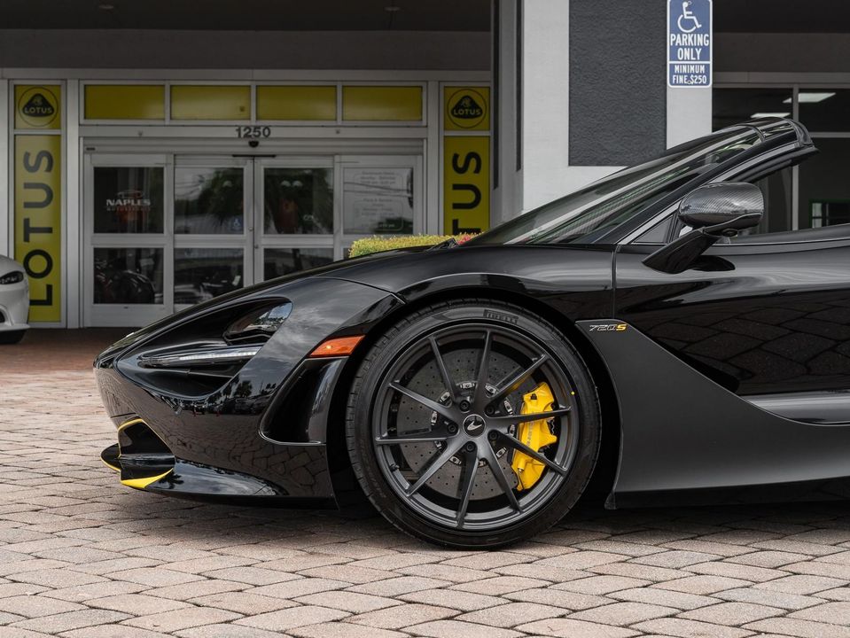 2022 McLaren 720S