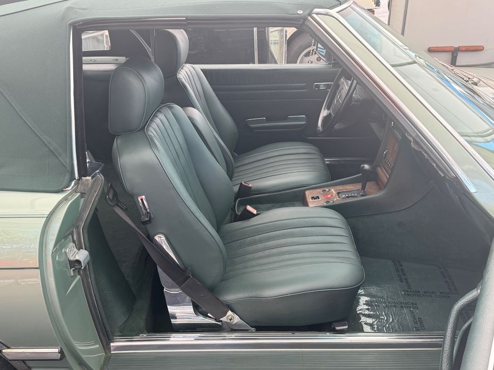 1987 Mercedes-Benz 560-Class