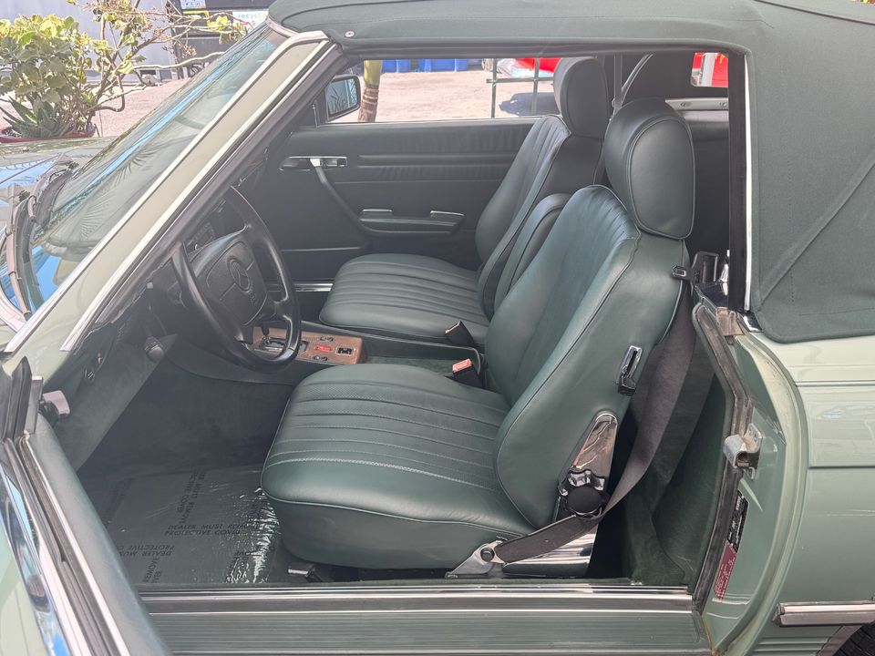 1987 Mercedes-Benz 560-Class