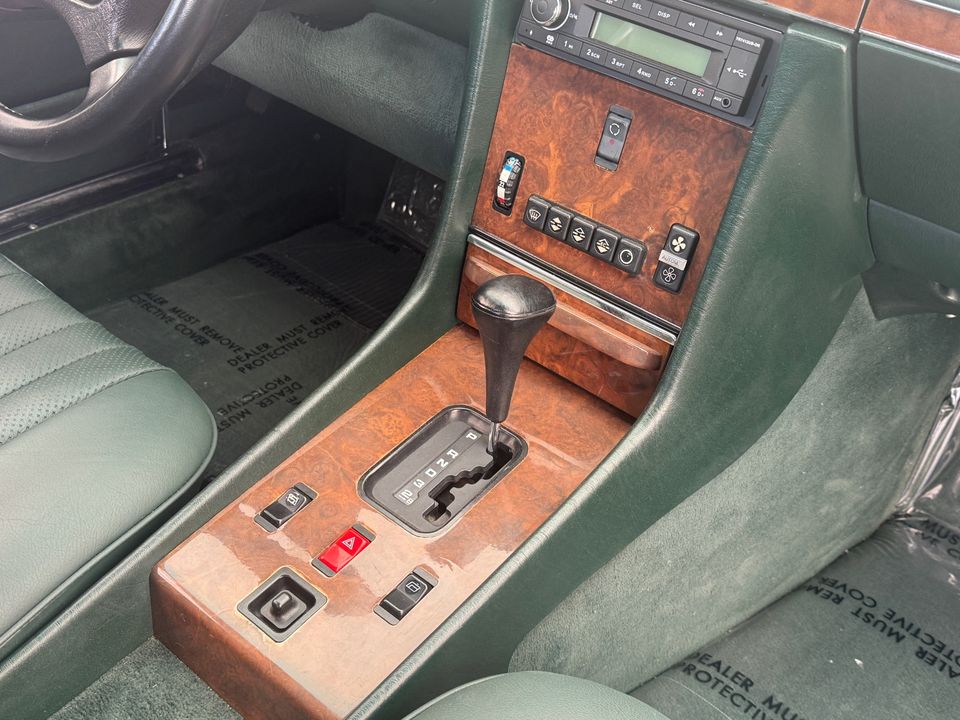 1987 Mercedes-Benz 560-Class