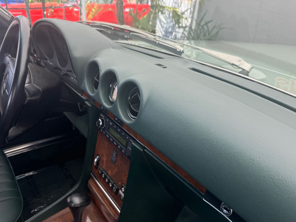 1987 Mercedes-Benz 560-Class