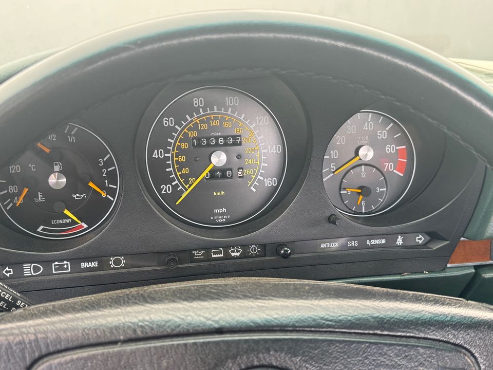1987 Mercedes-Benz 560-Class