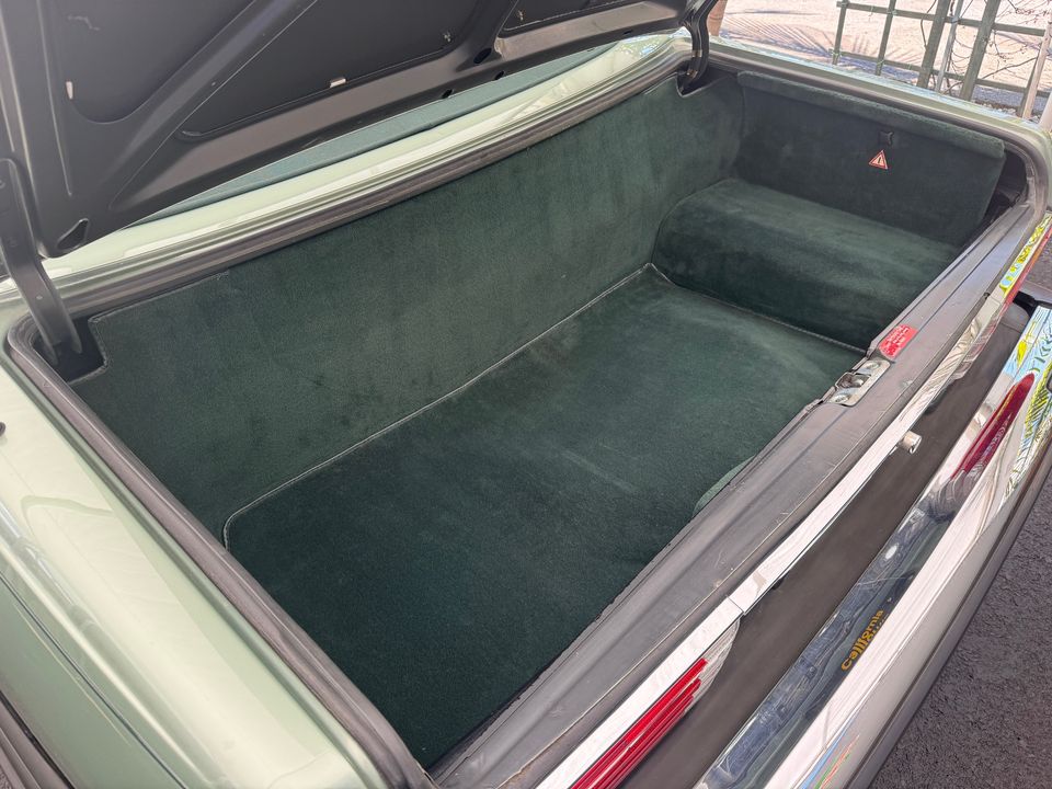 1987 Mercedes-Benz 560-Class