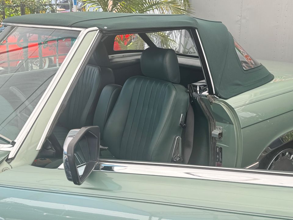 1987 Mercedes-Benz 560-Class