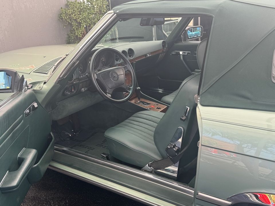 1987 Mercedes-Benz 560-Class