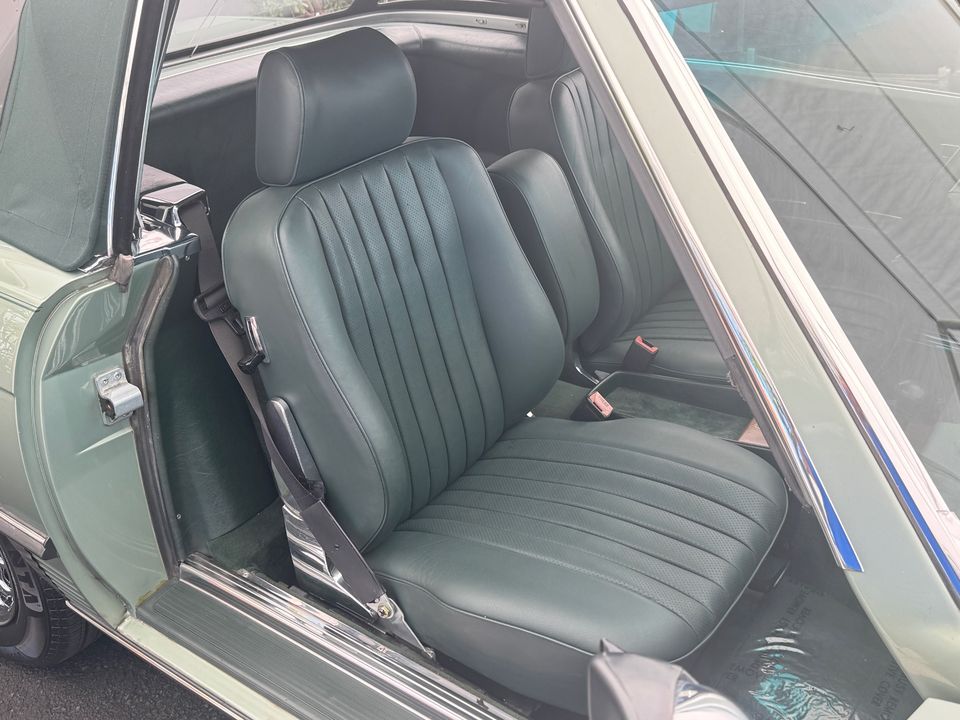 1987 Mercedes-Benz 560-Class