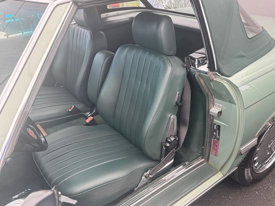 1987 Mercedes-Benz 560-Class