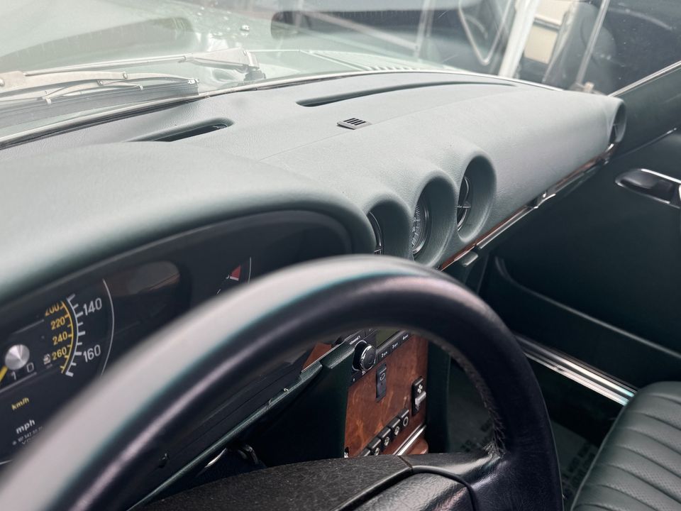 1987 Mercedes-Benz 560-Class