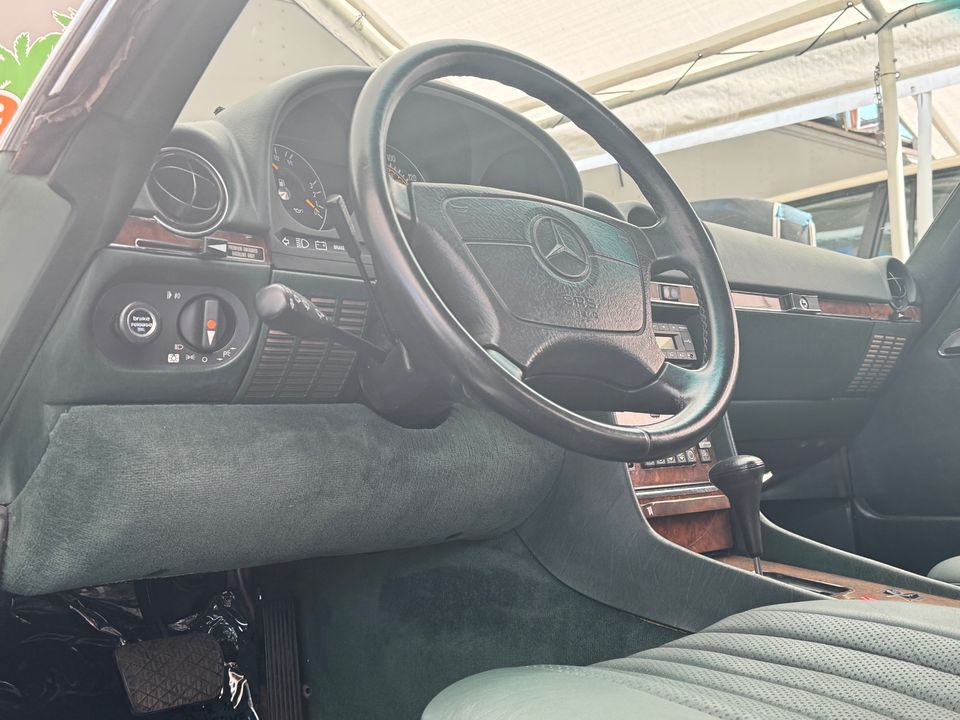 1987 Mercedes-Benz 560-Class