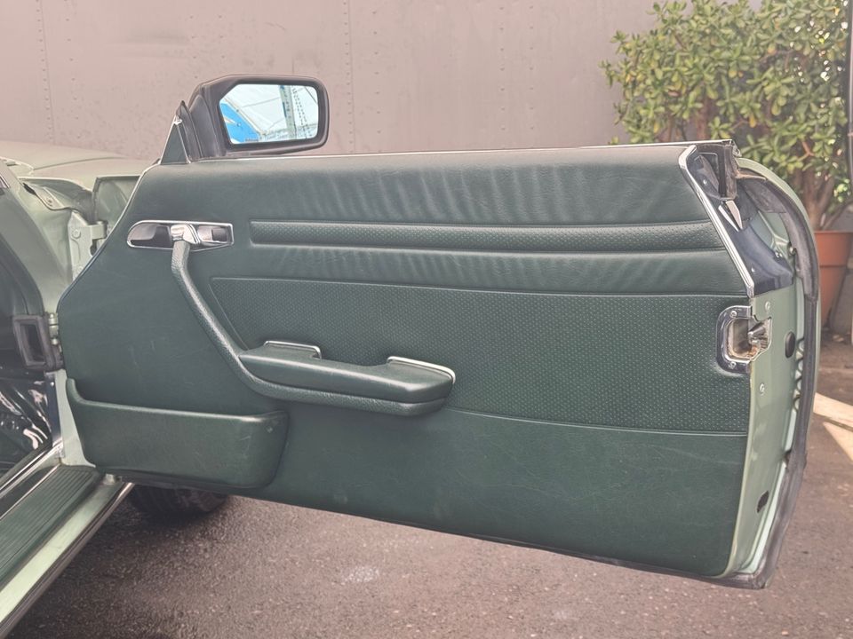 1987 Mercedes-Benz 560-Class