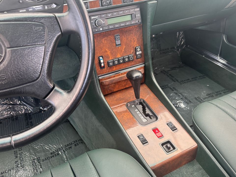 1987 Mercedes-Benz 560-Class