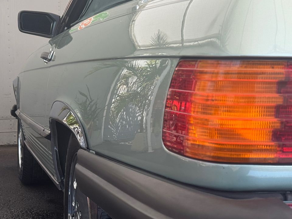 1987 Mercedes-Benz 560-Class