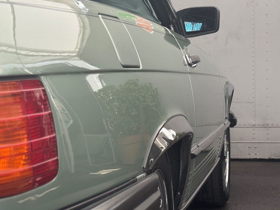 1987 Mercedes-Benz 560-Class