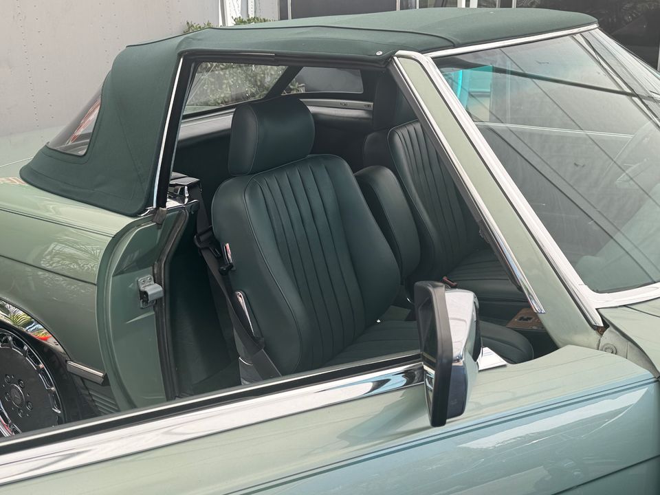 1987 Mercedes-Benz 560-Class
