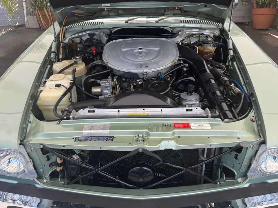 1987 Mercedes-Benz 560-Class
