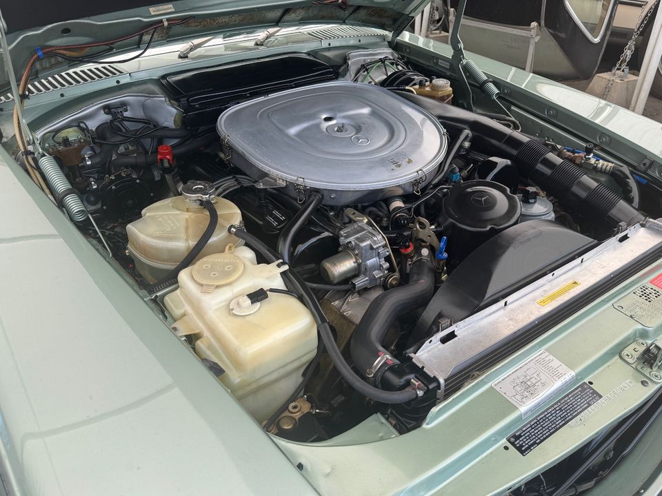 1987 Mercedes-Benz 560-Class