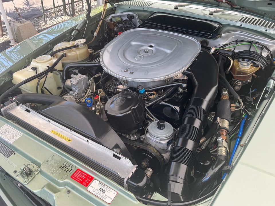 1987 Mercedes-Benz 560-Class