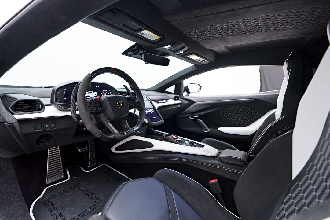 2024 Lamborghini Revuelto