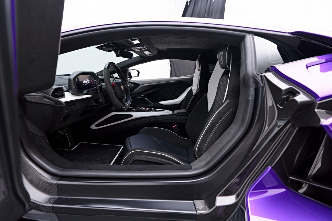 2024 Lamborghini Revuelto