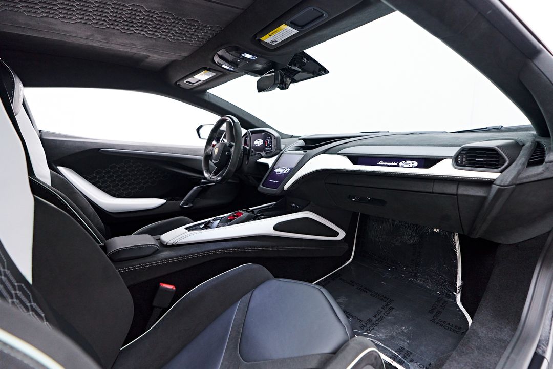 2024 Lamborghini Revuelto