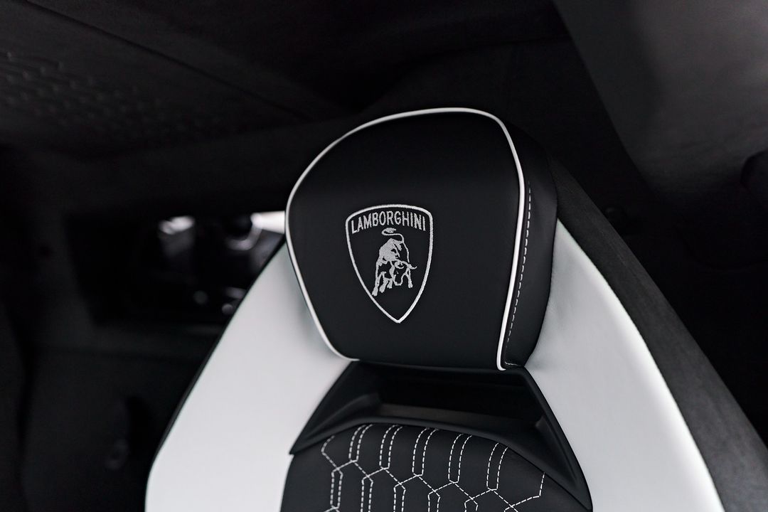 2024 Lamborghini Revuelto