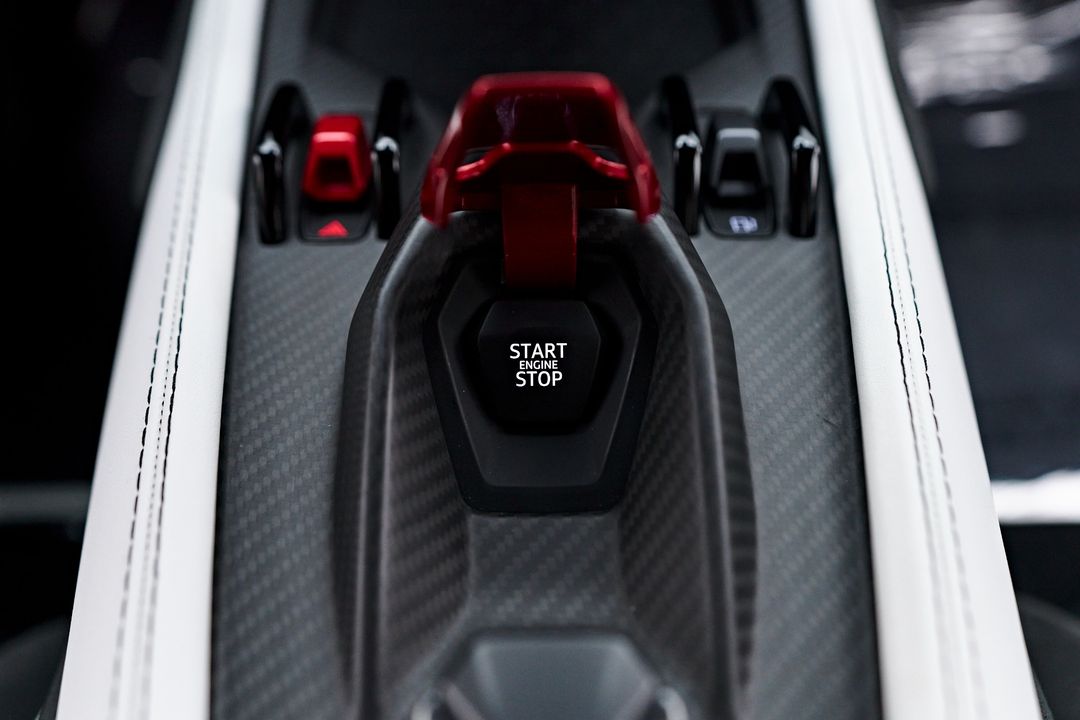 2024 Lamborghini Revuelto