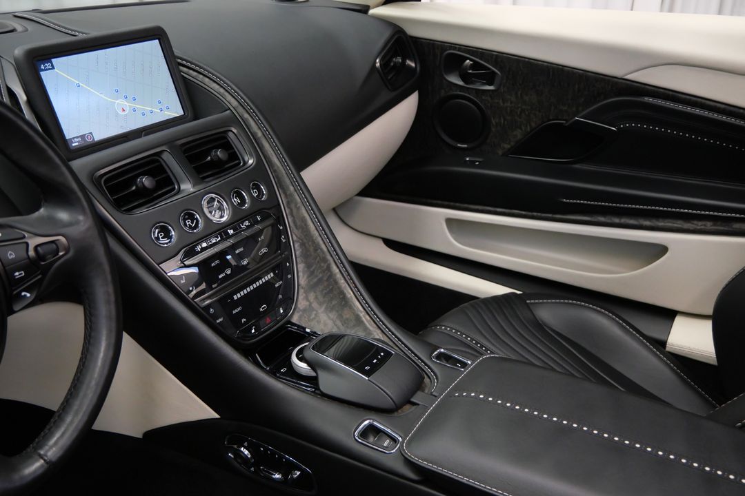 2021 Aston Martin DB11