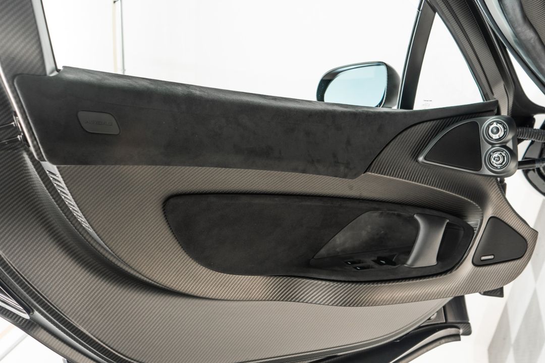 2015 McLaren P1
