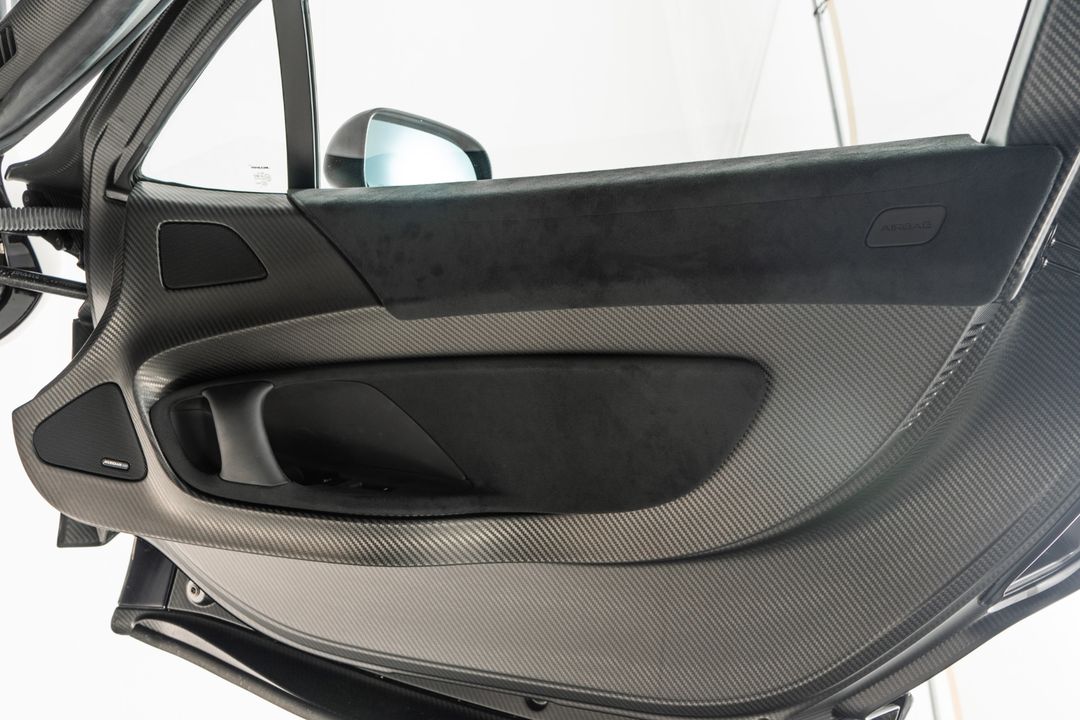 2015 McLaren P1