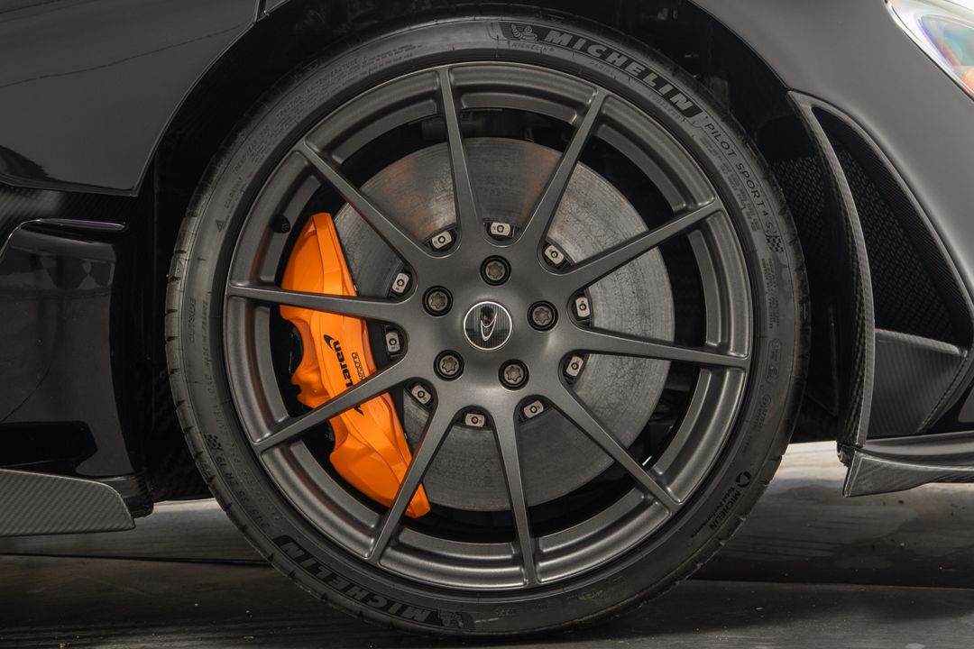 2015 McLaren P1