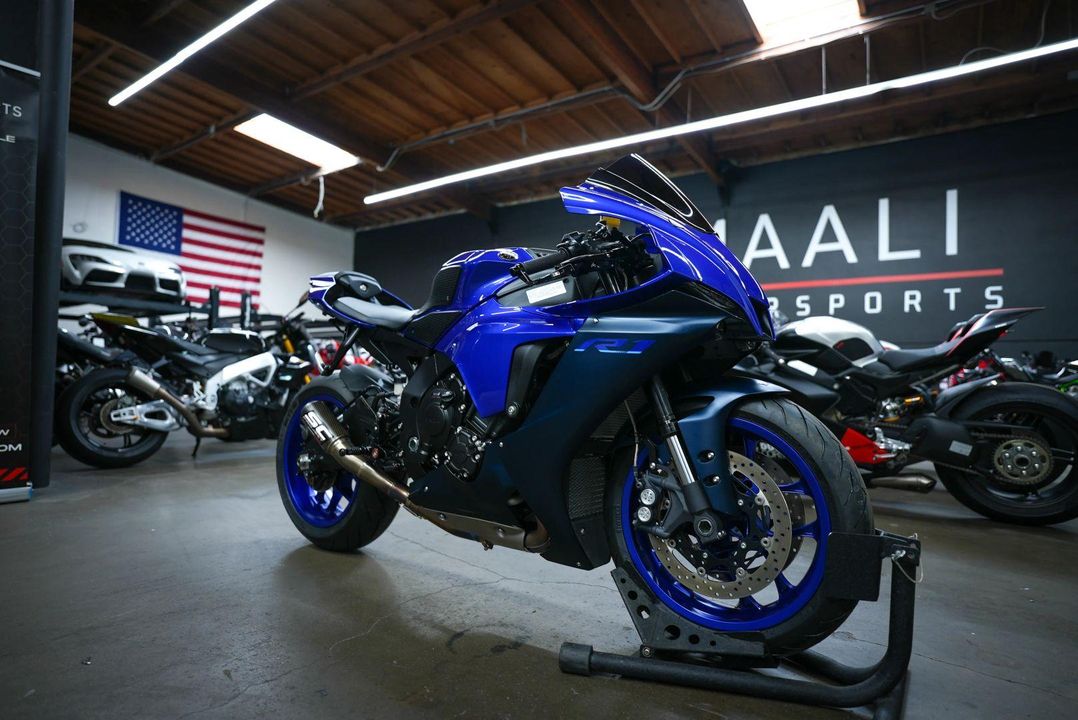 2023 Yamaha YZF-R1