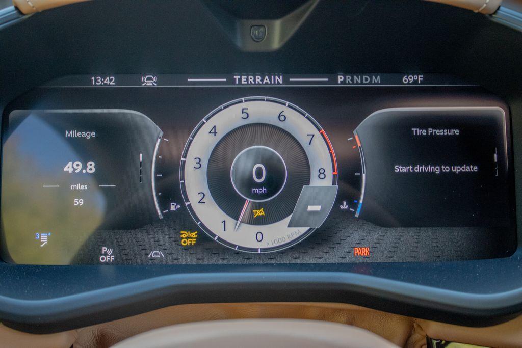 2026 Aston Martin DBX