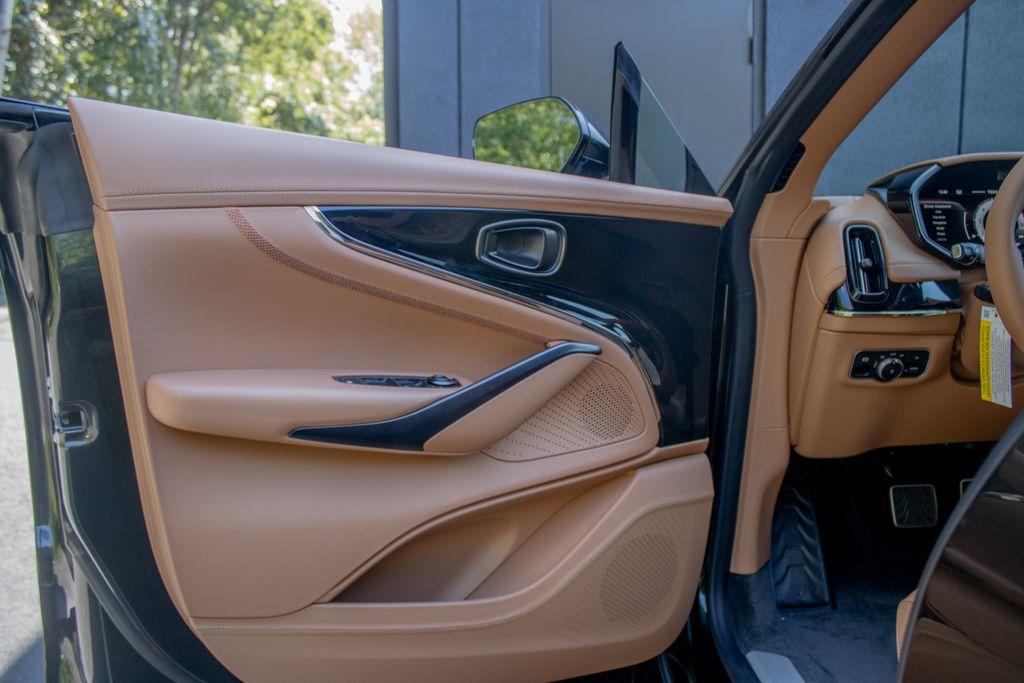 2026 Aston Martin DBX