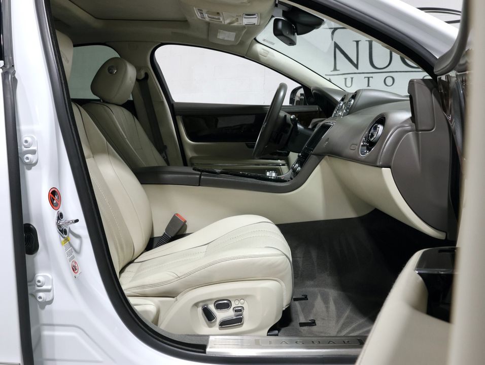 2013 Jaguar XJ