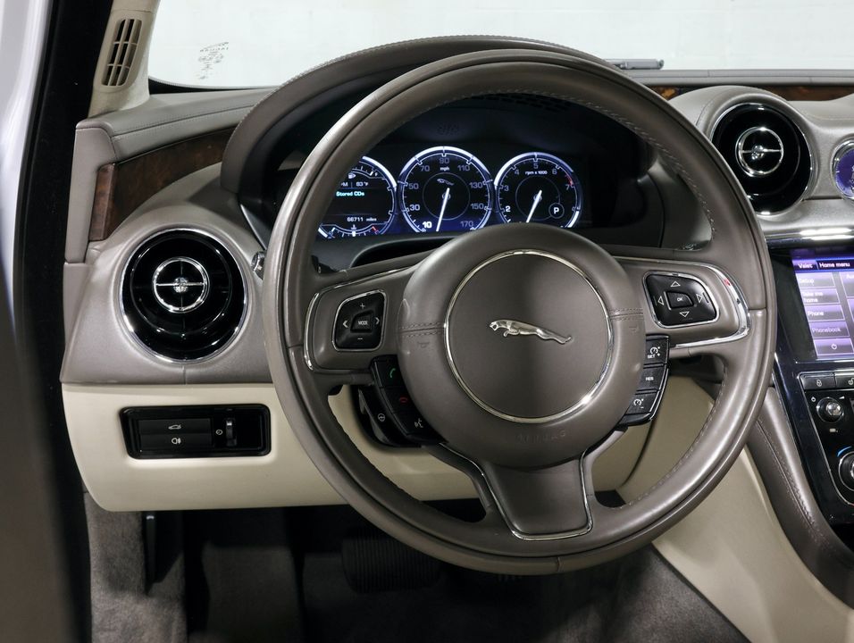 2013 Jaguar XJ