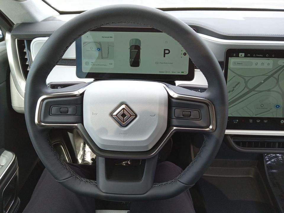 2024 Rivian R1S