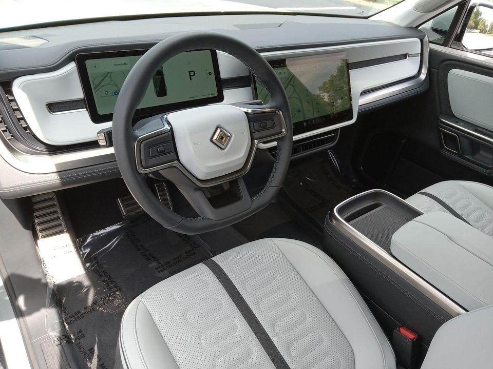 2024 Rivian R1S