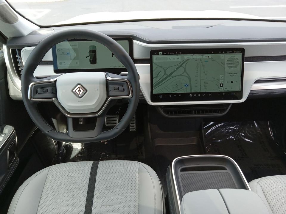 2024 Rivian R1S