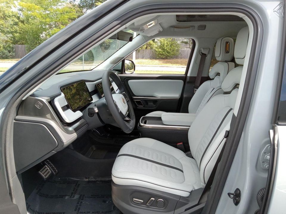 2024 Rivian R1S