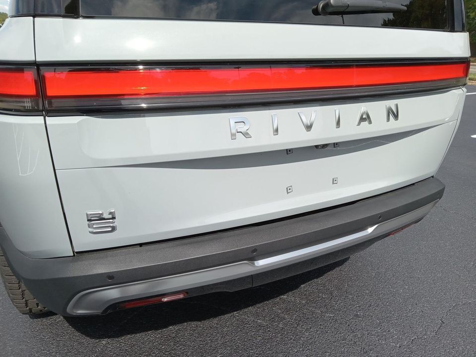 2024 Rivian R1S