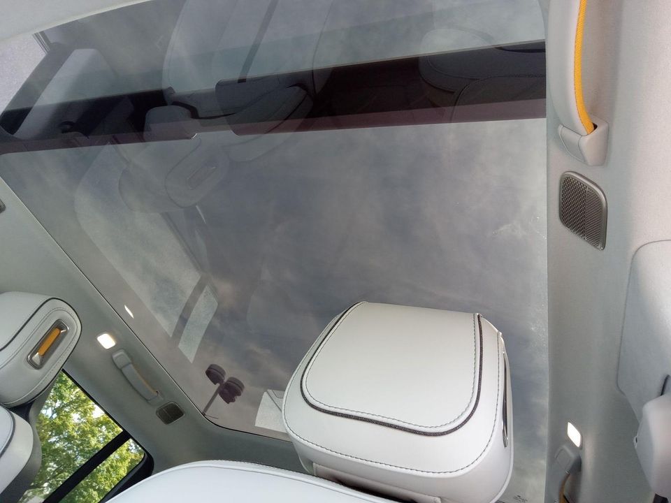 2024 Rivian R1S